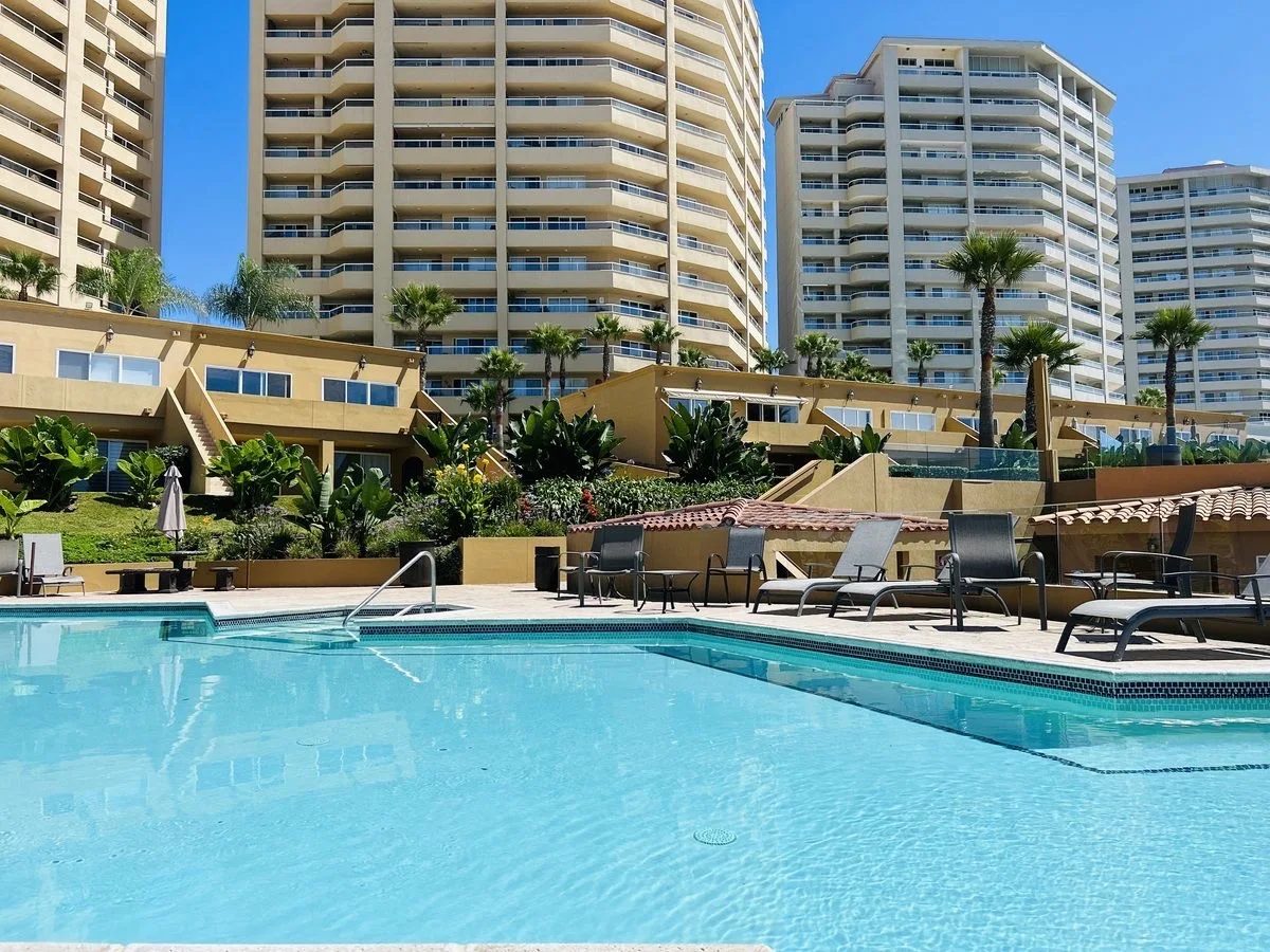Pool with Topacio and Perla towers at La Jolla Real